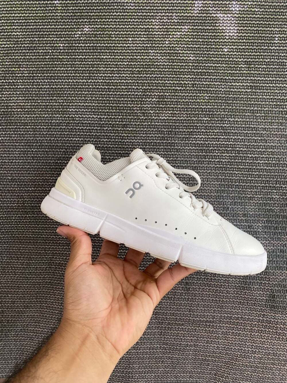 ON The Roger Advantage All White